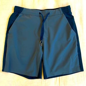 Lululemon two tone athletic shorts men’s L